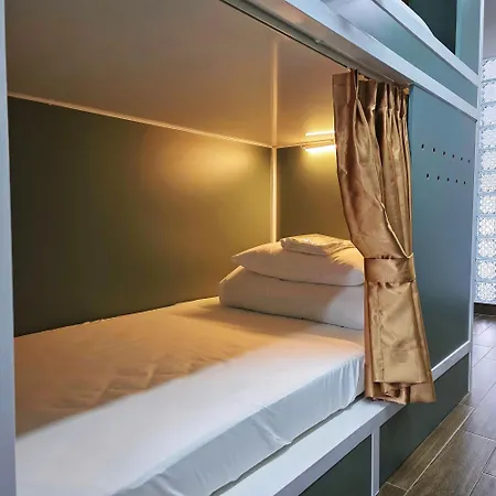 ホテル Cozy Cubes
